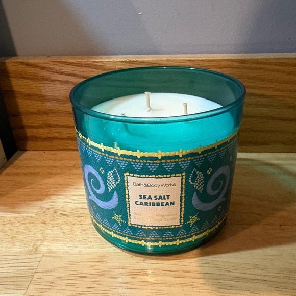Bath & Body Works Sea Salt Caribbean Candle - Picture 3 of 5